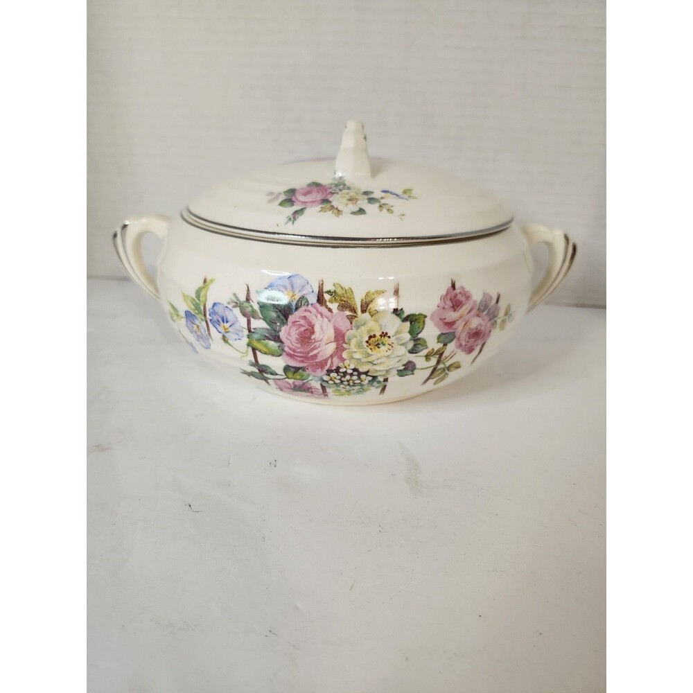 Edward M Knowels Yorktown Bowl With Lid